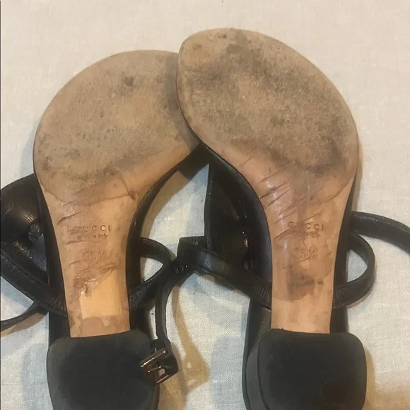 Gucci Black Leather Sandals with Silver Accents - Picture 7 of 9
